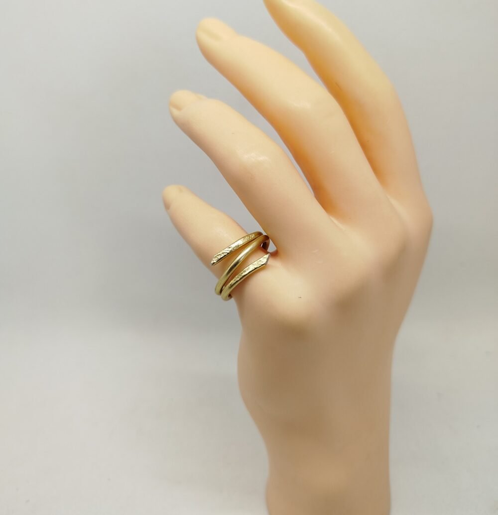 Bague en fil d'aluminium doré