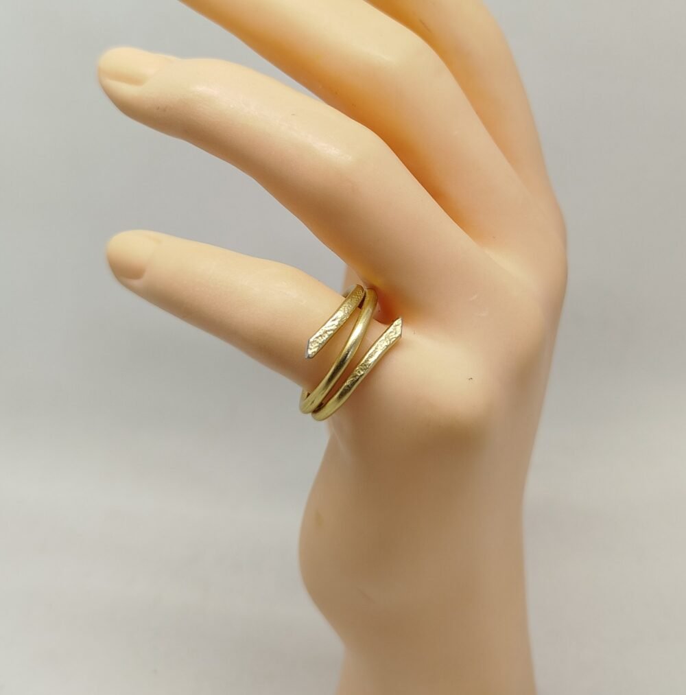 Bague en fil d'aluminium doré