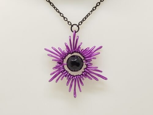 Collier Étoile – en fil aluminium violet et pierre onyx Collier Étoile - en fil aluminium violet et pierre onyx