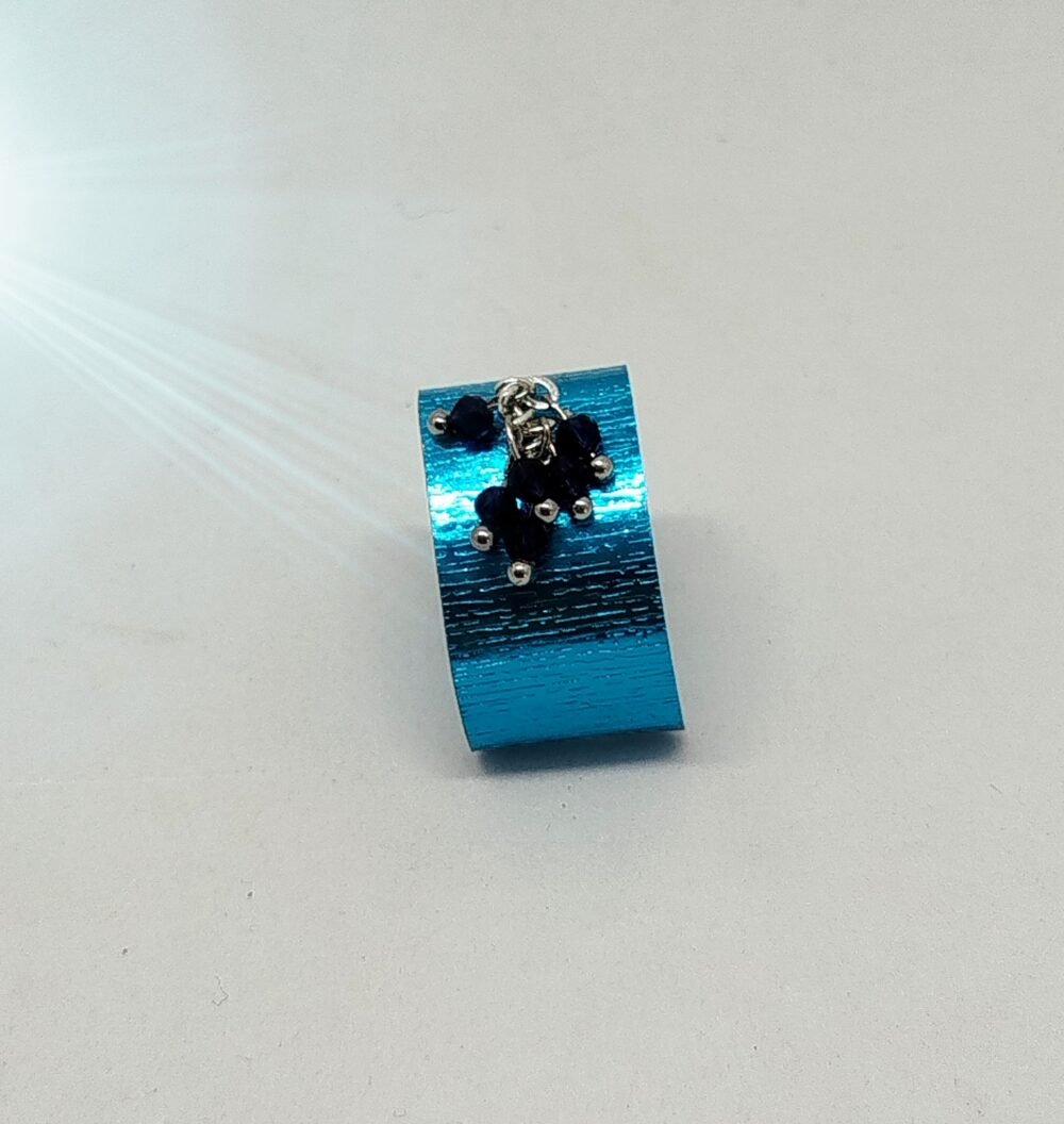 bague avec fil aluminium large turquoise avec perles