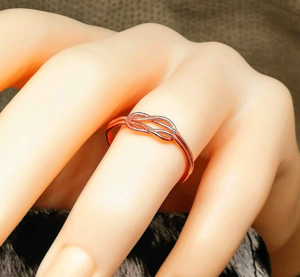 bague femme soigneusement créée avec du fil aluminium cuivré
