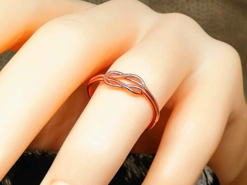 bague femme soigneusement créée avec du fil aluminium cuivré