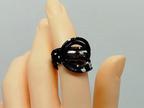 Bague Griffe Captivant et Originale en fil aluminium noir moucheté