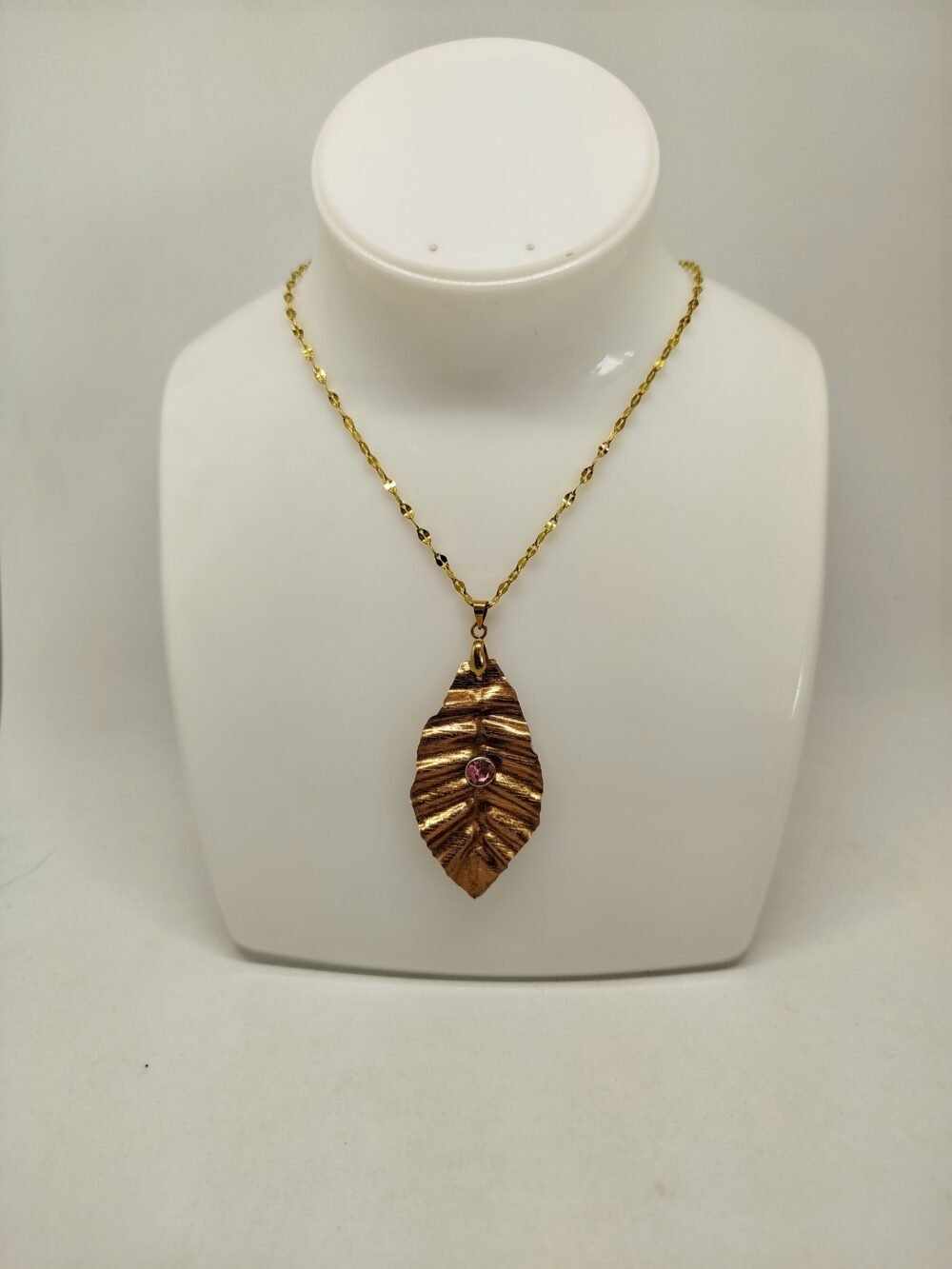 élégant sautoir feuille bronze