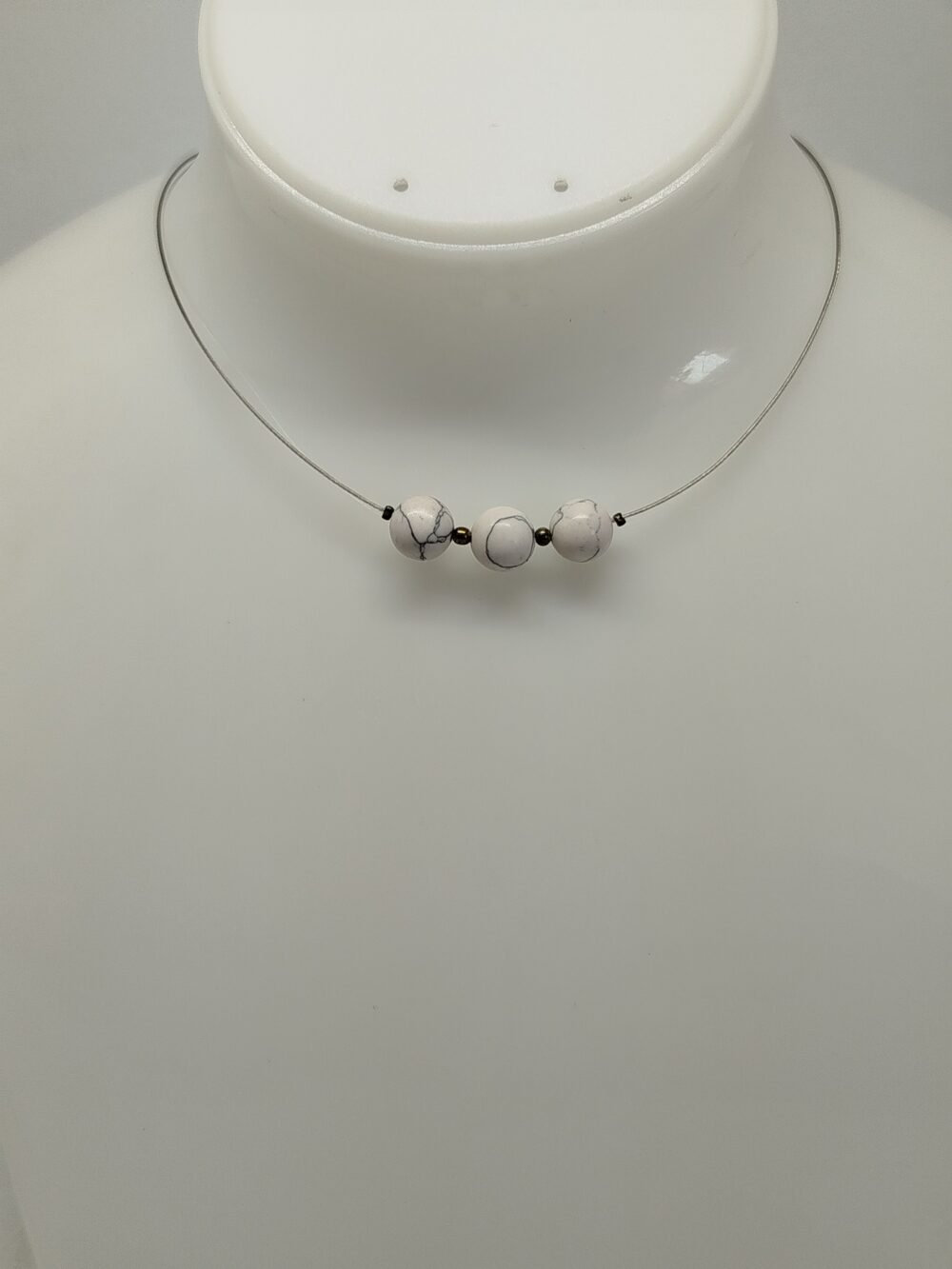 Superbe Collier en Pierres Naturelles howlite blanche