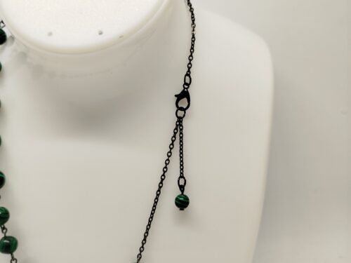 collier crée avec 23 belles pierres malachites vertes fermoir mousqueton
