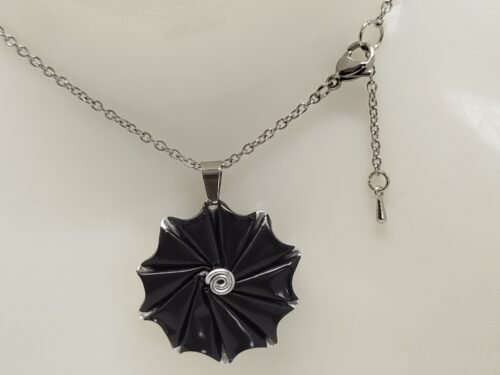 collier en capsule de café noir et chaîne argenté en acier
