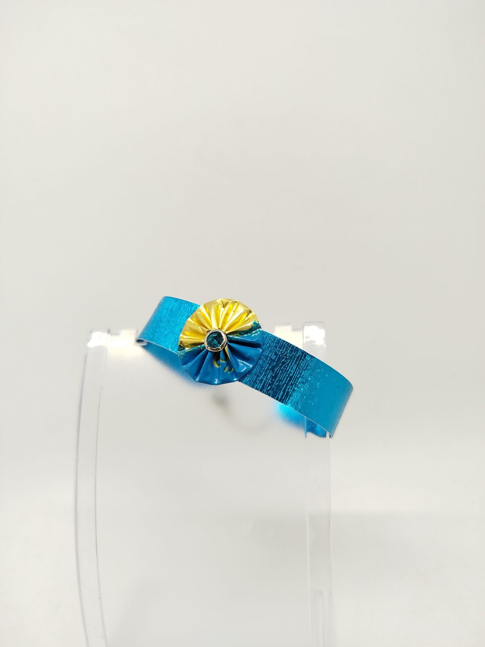 bracelet en fil aluminium large turquoise avec capsule de café et strass