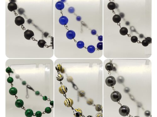 plusieurs bracelets crées en pierres naturelles