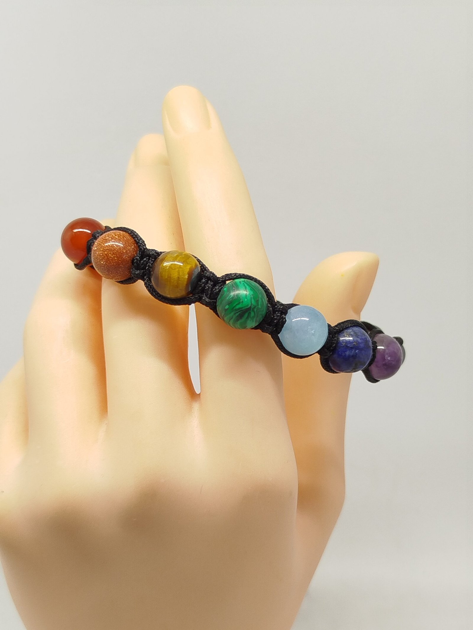 bracelet homme tressé en fil noir et différentes pierres naturelles