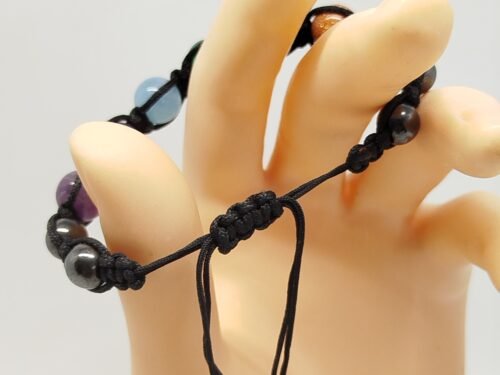 bracelet homme tressé en fil noir et différentes pierres naturelles nœud coulissant