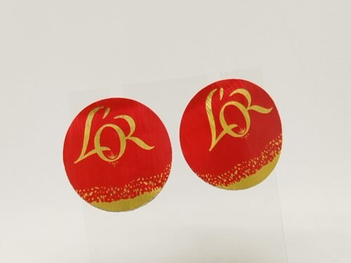 Clous d’Oreilles en Acier avec Pétale Rouge