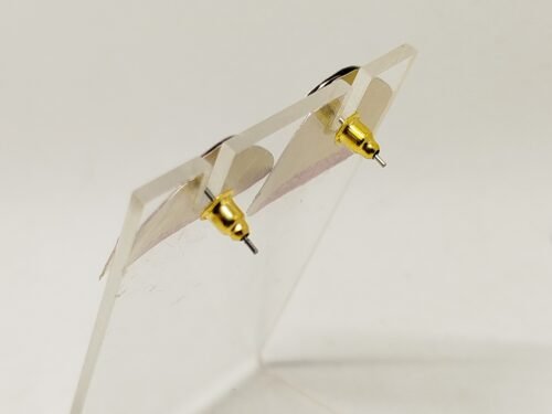 Clous d’Oreilles en Acier avec Pétale Rouge