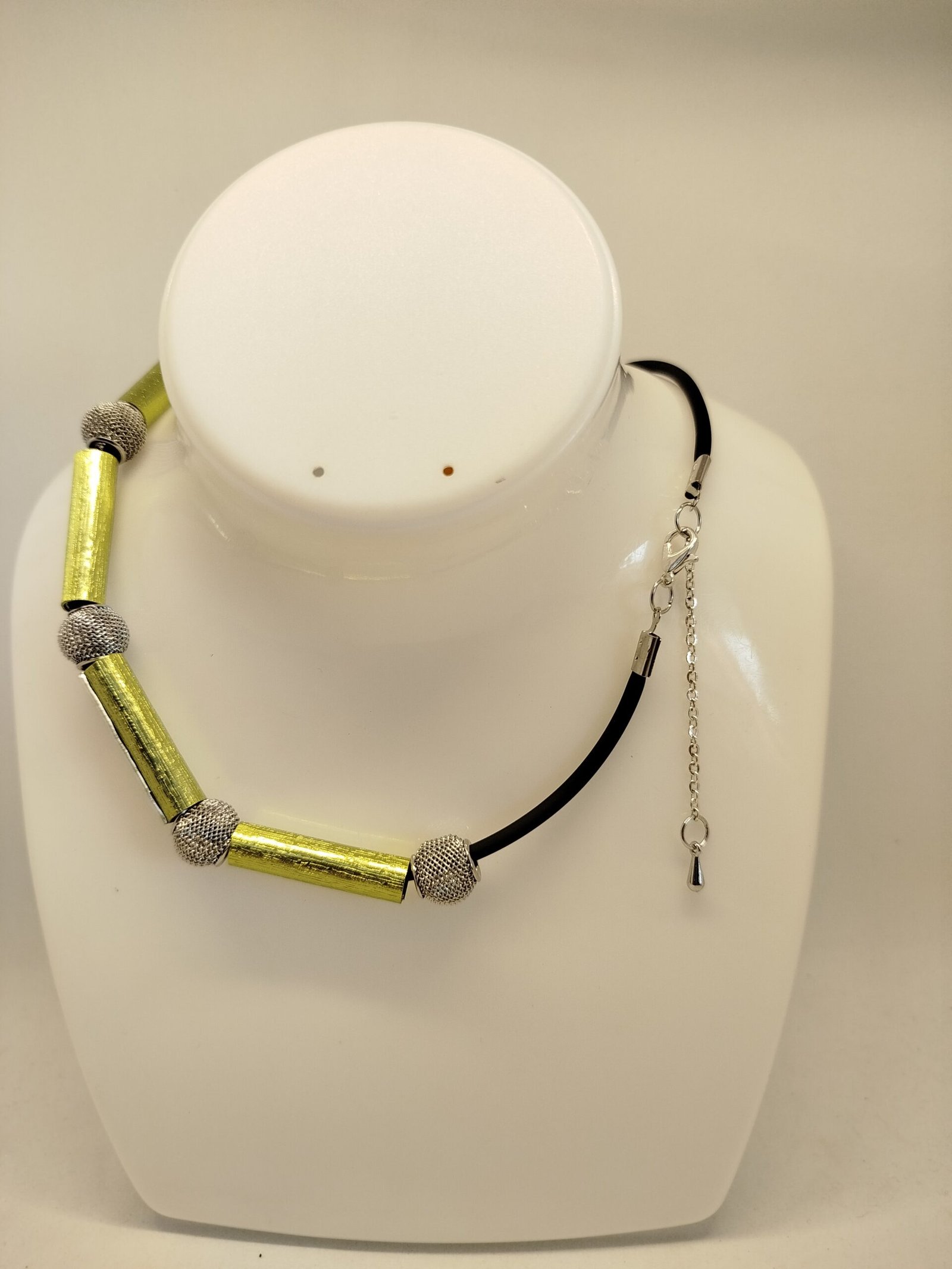 Superbe Collier en Aluminium et Caoutchouc fermoir mousqueton et ralonge