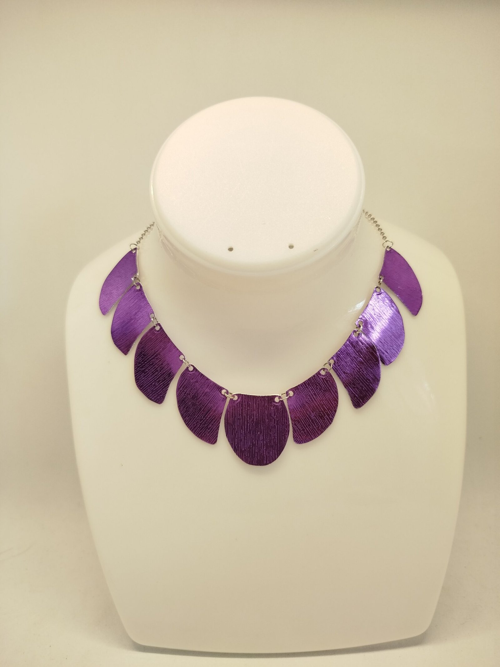 Élégant Ensemble en Violet collier