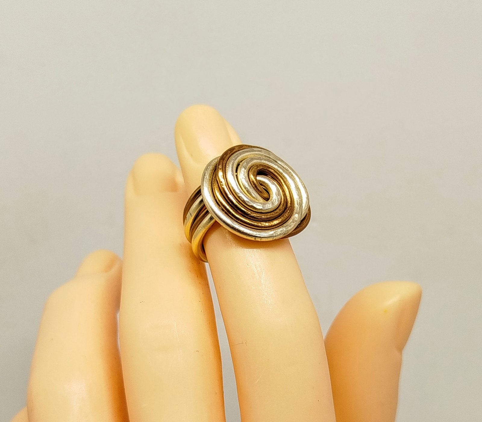 bague en spirale marron doré