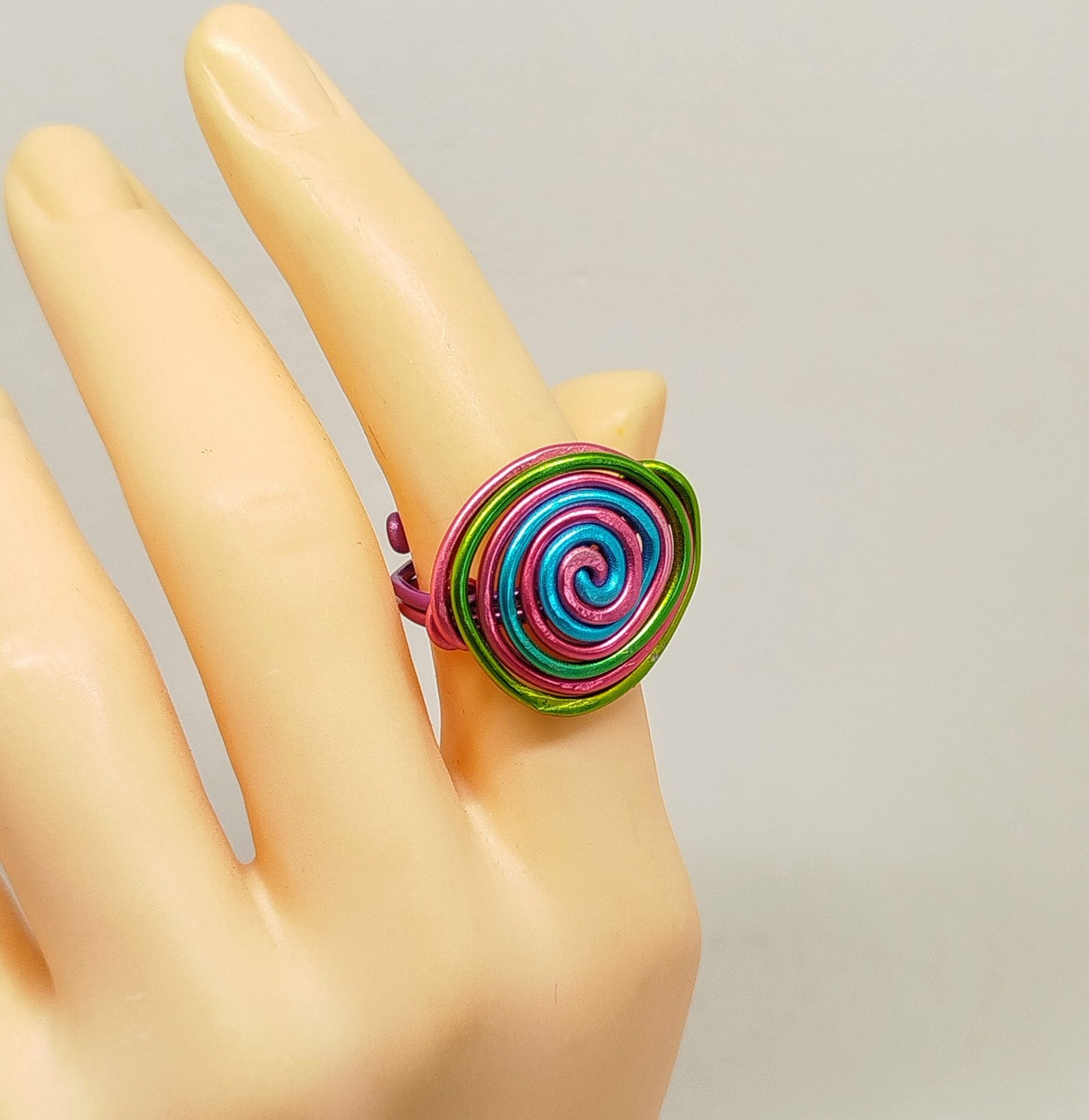 bague en spirale bleu violet vert