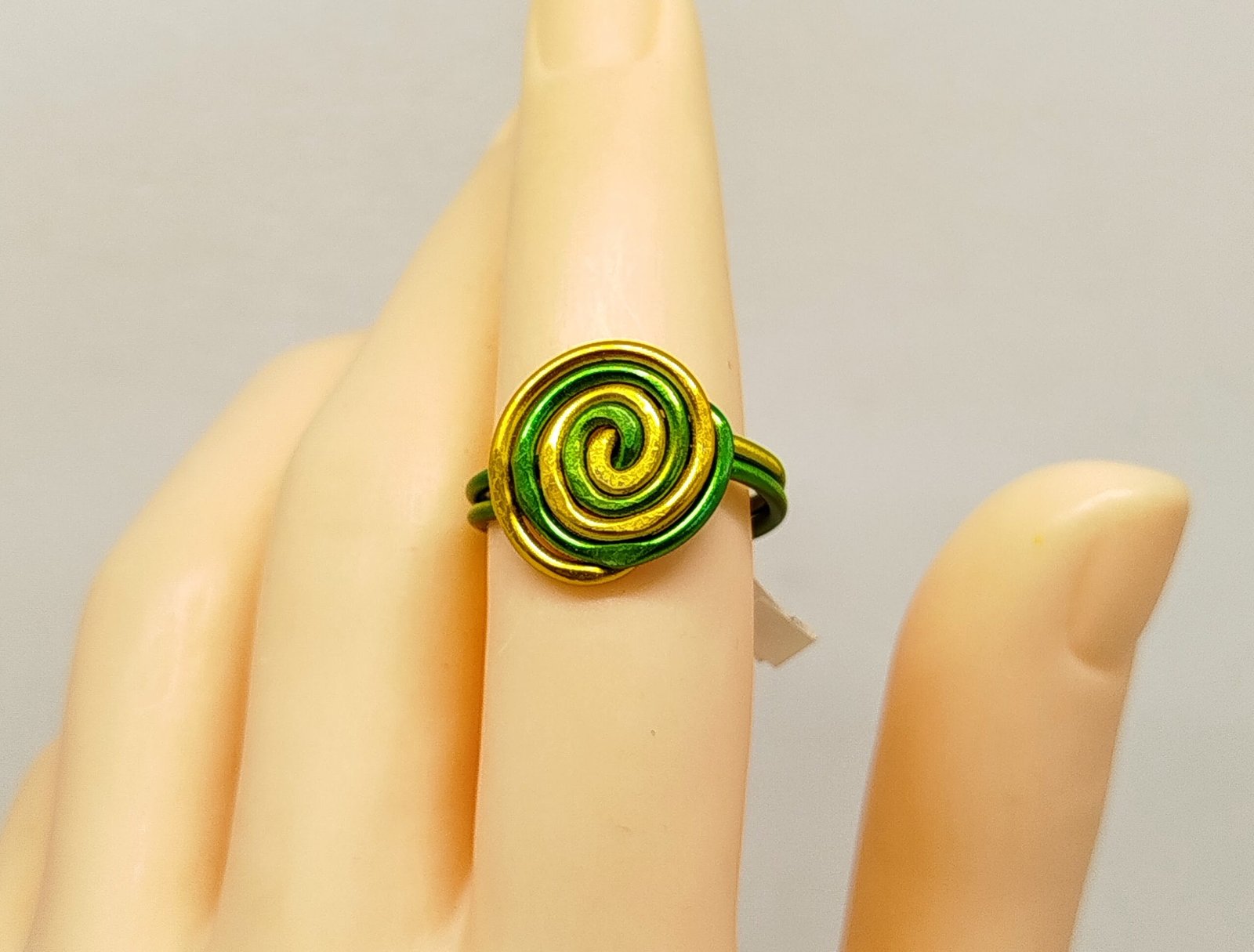 bague en spirale vert jaune