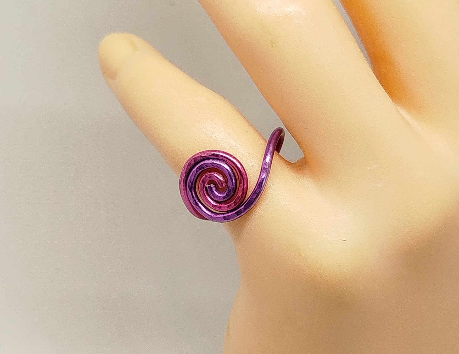 bague en spirale rose et violet