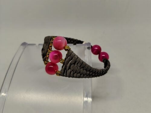 bracelet tressé et pierres naturelles agates magenta au centre bracelet tressé et pierres naturelles agates magenta au centre