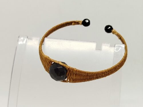 Bracelet En Lin Ciré Couleur Café et Pierre naturelle onyx au centre, taille variable Bracelet En Lin Ciré Couleur Café et Pierre naturelle onyx au centre, taille variable