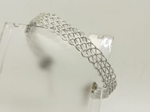 bracelet créé en fil aluminium argenté méthode kumihimo bracelet créé en fil aluminium argenté méthode kumihimo