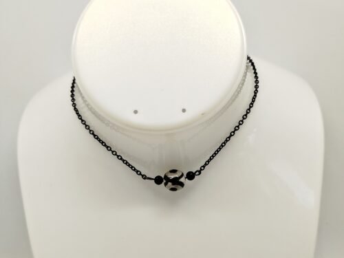 collier à maillons en acier noir et pierre agate tibétaine