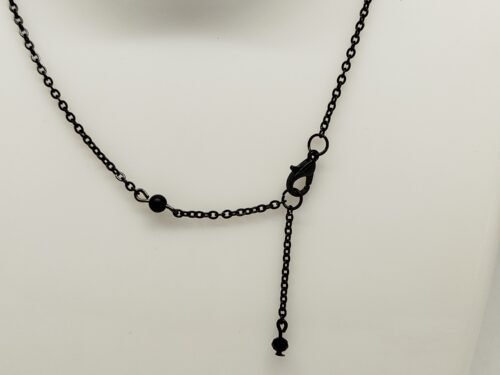 collier à maillons en acier noir et pierre agate tibétaine fermoir mousqueton