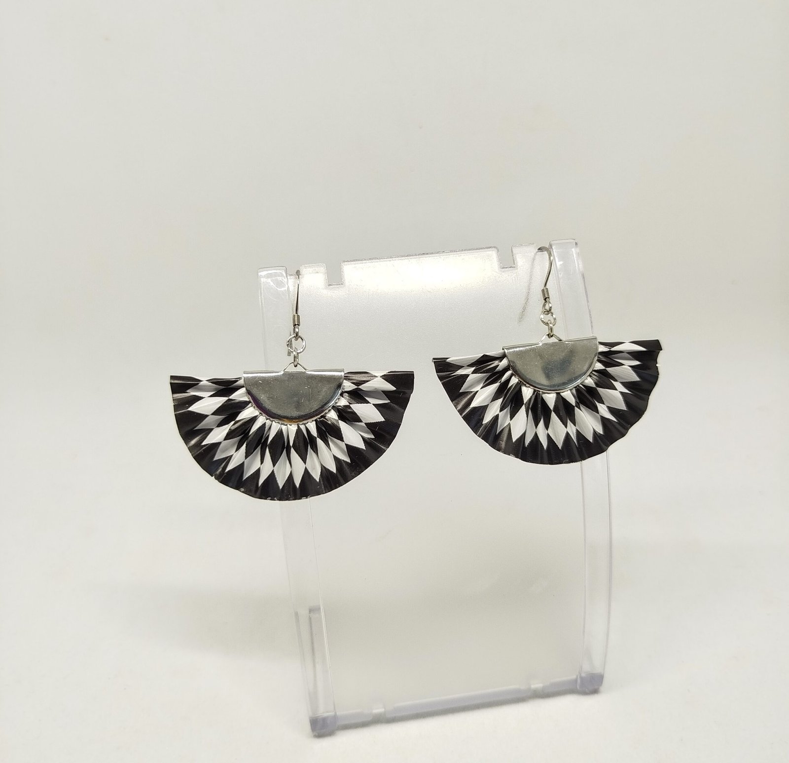 Boucles d’oreilles éventail colorées noir blanc