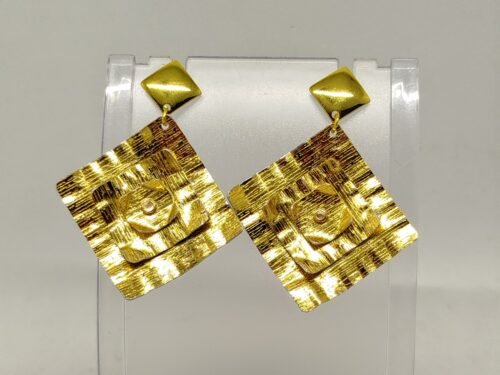 boucles d'oreilles dorées élégantes