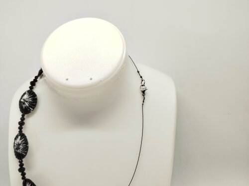 collier en capsules de café noir fermoir mousqueton