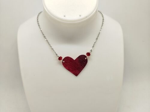 collier élégant avec cœur rouge et perles rouge