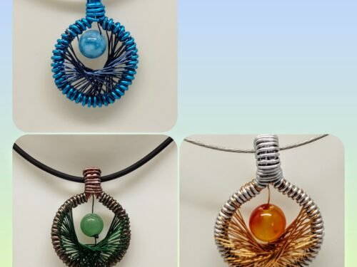 pendentifs tissés en fil aluminium avec collier en caoutchouc