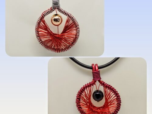 pendentif de 4 cm créé en fil aluminium rouge et tissé à l'intérieur pierre naturelle