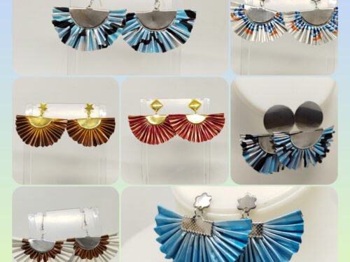 plusieurs paires de boucles d'oreilles en capsules de café