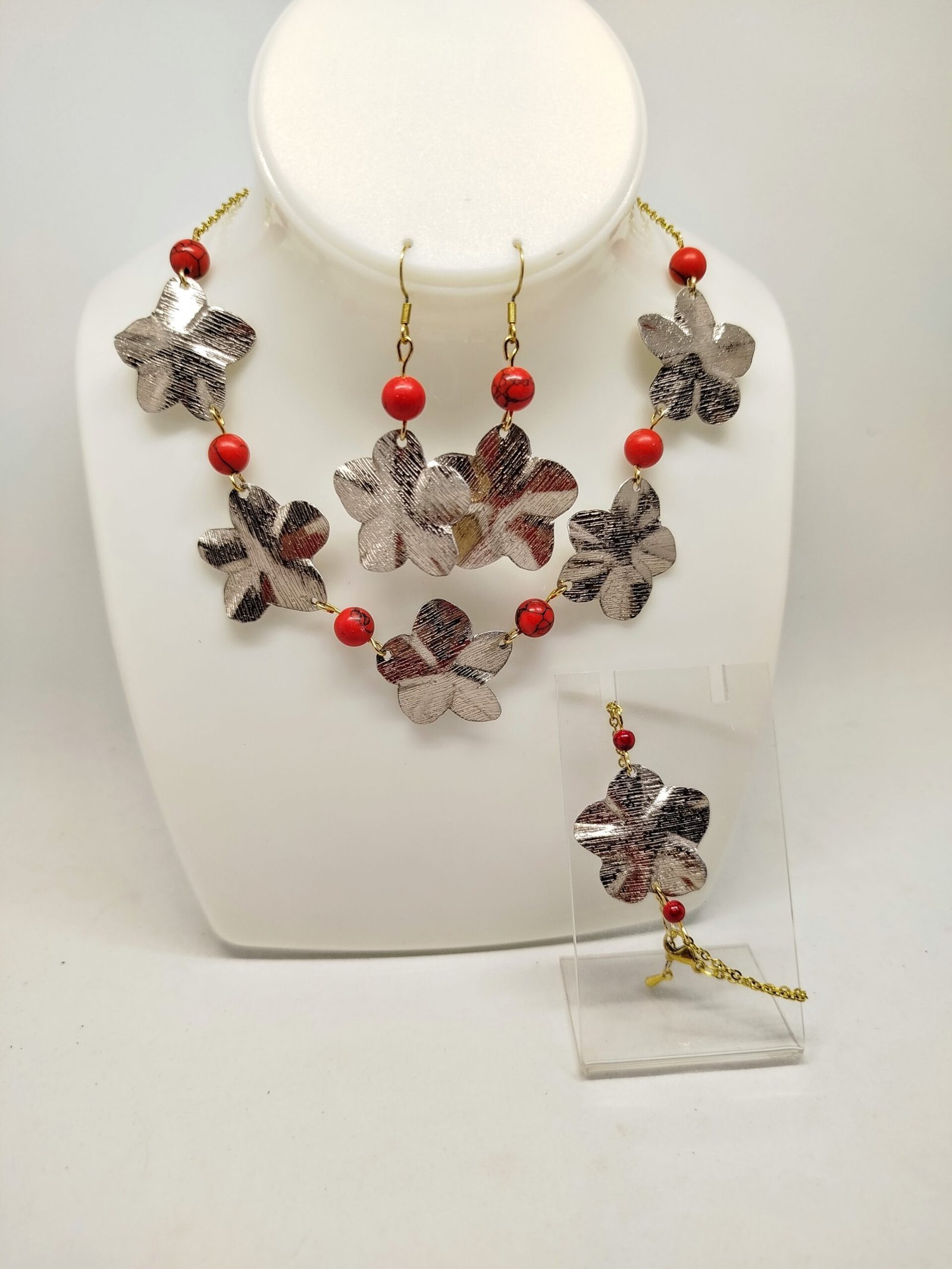 Élégante Fleur Design parure en fil aluminium couleur champagne pierre howlite rouge