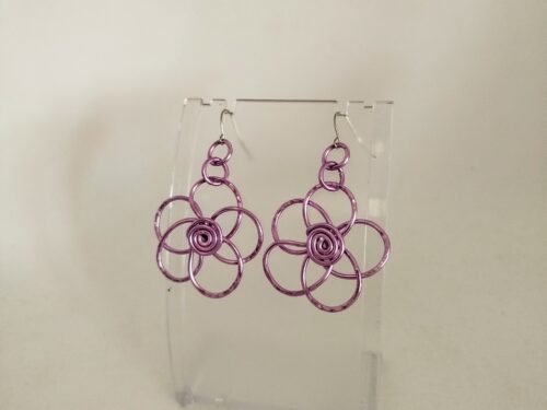 boucles d'oreilles en fil aluminium violet en forme de fleur