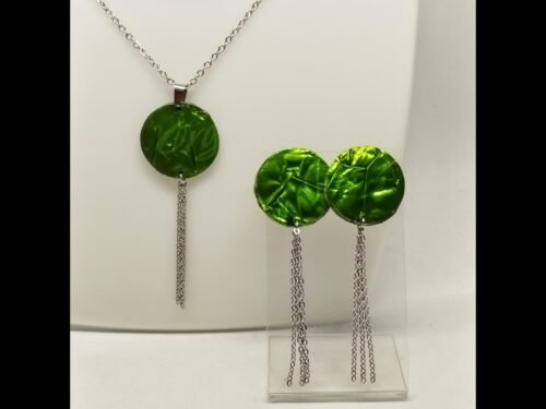 collier et boucles en capsules de café vertes
